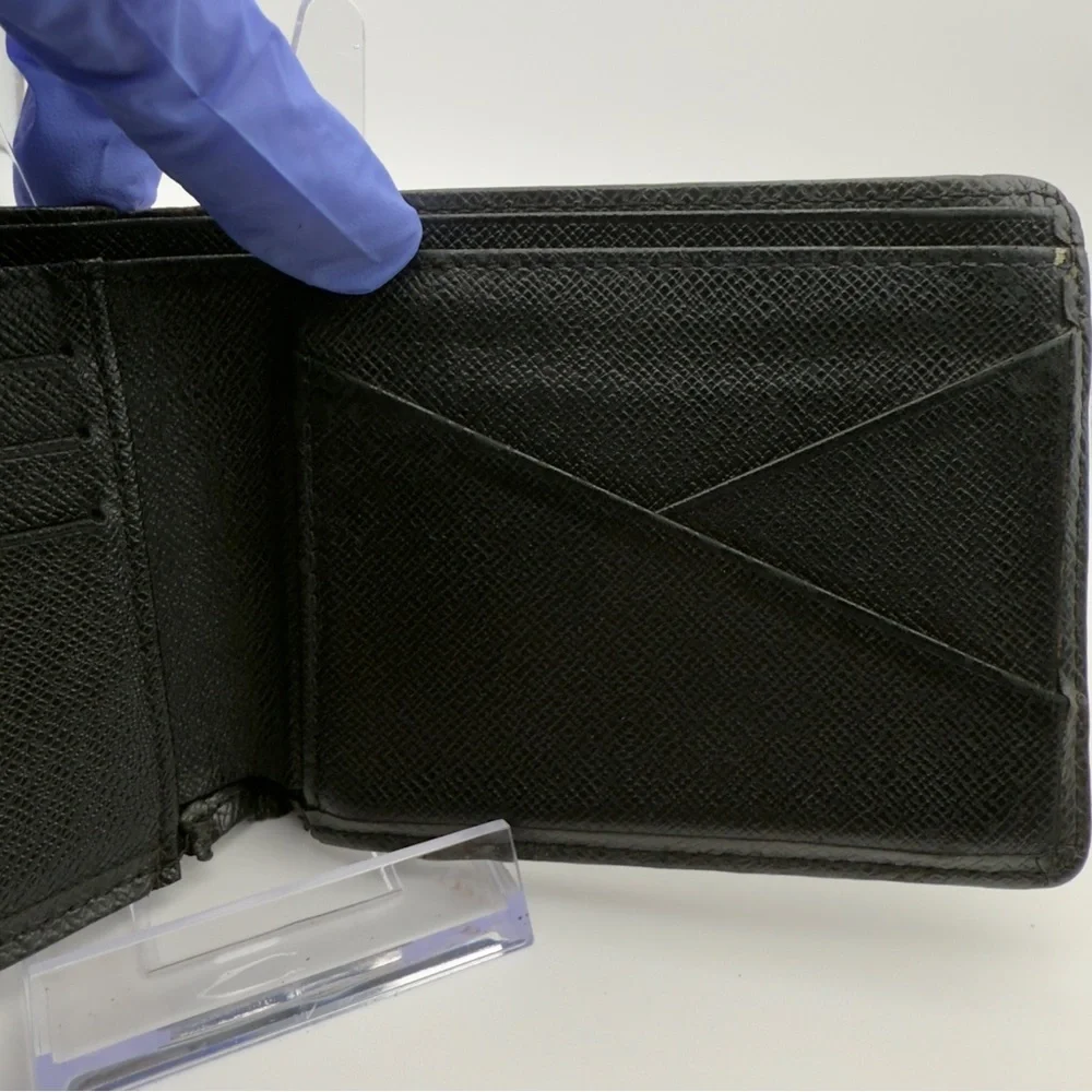 Louis Vuitton Black Taiga Leather Bifold Wallet | Men’s | Pre-Owned |
